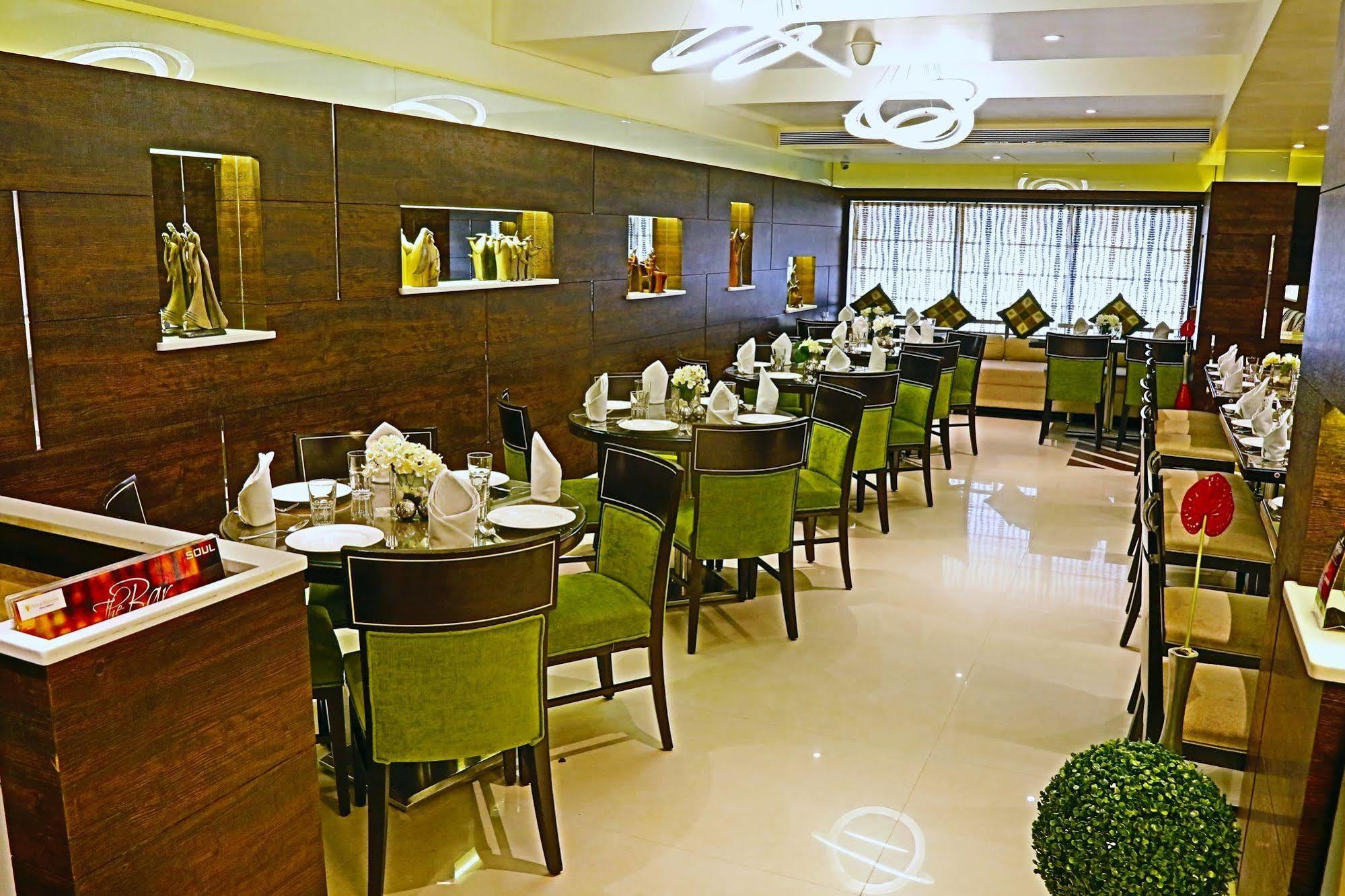 The Oriental Residency Mumbai Exterior foto